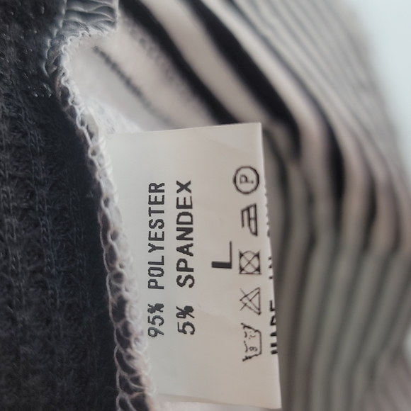 NWOT Colorblock Mixed Print Thermal Top Women's Size Large - Picture 6 of 8